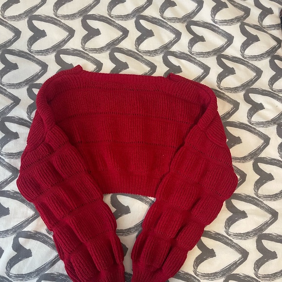 Cropped puffy red sweater perfect for Christmas and Parties - Picture 4 of 7